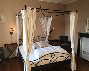 Romantische slaapkamer met hemelbed in Vakantiewoning-Vresse-sur-semois-chairiere, Chairire, Ardennen.