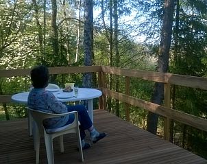 Chalet Dion, Beauraing, Ardennen, biedt een prachtig uitzicht vanaf het terras, ideaal voor ontspanning.