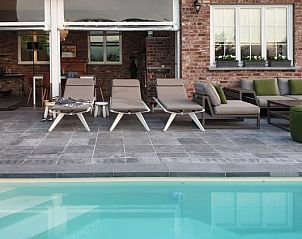 Veranda met comfortabele zitruimte bij Cafe Moulin vakantiehuis in Barvaux-Durbuy, Ardennen, Belgi.