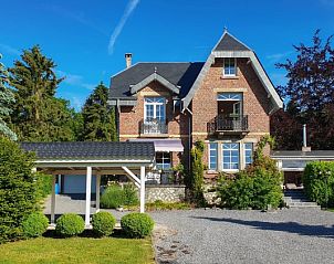 Vooraanzicht van Cafe Moulin vakantiehuis in Barvaux-Durbuy, omgeven door groen in de Ardennen, Belgi.