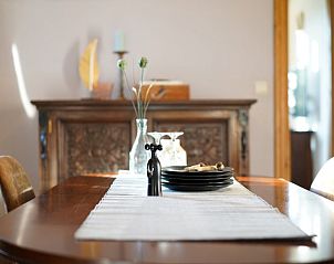 Elegante eetkamer in Cafe Moulin vakantiehuis in Barvaux-Durbuy, Ardennen, Belgi.