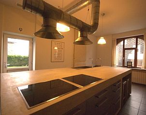 Stijlvolle keuken in vakantiehuis www.ardennenreisje.be, Courtil, Ardennen, met moderne voorzieningen voor culinaire avonturen.