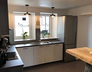 Moderne keuken in Vakantiehuis in Samre, Ardennen, volledig uitgerust voor een comfortabel verblijf in Luxemburg, Belgi.