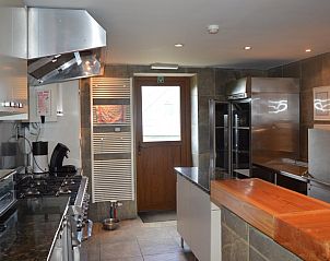 Moderne keuken in Maison La Cocotte, vakantiehuis in Baillamont, Ardennen, Belgi.