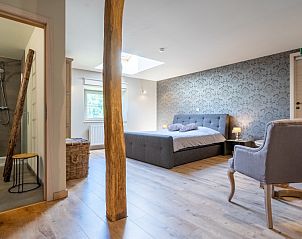 Comfortabele slaapkamer met ensuite badkamer in vakantiehuis Au Frne, Achouffe-Houffalize, Ardennen.