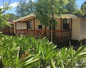 Vakantieverblijf Toscachalets in Elba, Toscane, met charmante veranda en natuurlijke omgeving.