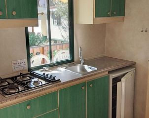 Stijlvolle keuken in Toscachalets, een vakantiehuis in Viareggio, Toscane. Ideaal voor culinaire avonturen tijdens je verblijf.