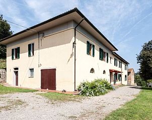 Geniet van de serene omgeving van Casa Monica, een vakantiehuis in het schilderachtige Fauglia, Toscane.