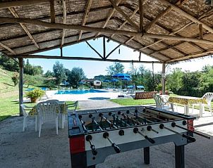 Casa Monica in Fauglia biedt een idyllisch vakantiehuis in Toscane met zwembad, overdekt terras en ontspannende omgeving.