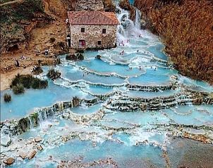 Ontdek Casale LA MEMORIA in Saturnia, Toscane, met adembenemende natuurlijke warmwaterbronnen en serene omgeving