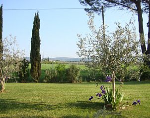 Casa Maremma in Marsiliana, Toscane biedt een rustgevend vakantiehuis in een groene tuin met schilderachtig uitzicht.