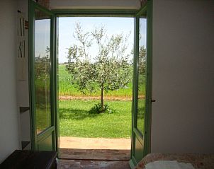 Casa Maremma in Marsiliana, Toscane biedt een serene tuinuitzicht vanuit het vakantiehuis.