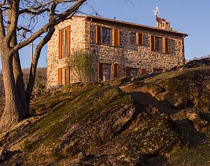 Vakantiehuisje in Sorano, Toscane biedt een serene buitenruimte met hangmat en uitzicht op het Toscaanse landschap.