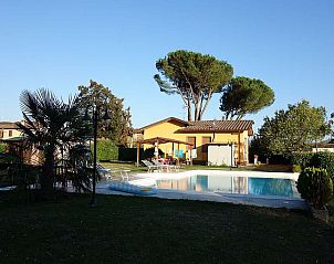 Guest house 09553605 • Holiday property Tuscany / Elba • Vakantiehuis in Barga met zwembad, in Toscane. 