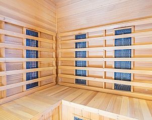 Infraroodsauna in Berismenil Gardens, La Roche-en-Ardenne, voor ultieme ontspanning tijdens uw verblijf in de Ardennen.