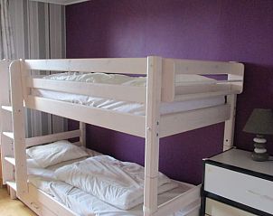 Gezellige slaapkamer met stapelbed in Huisje in Anloy, vakantiehuis in de Ardennen, Luxemburg, Belgi. Perfect voor een familievakantie.