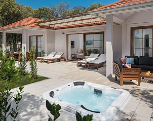 Unterkunft 10116216 • Ferienhaus Istrien • Vakantiehuis Luxury Bay Villa with private hot tub 