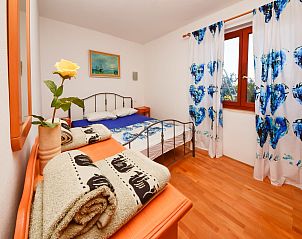 Guest house 10320001 - Holiday property Dalmatia - Vakantiehuis Lolita