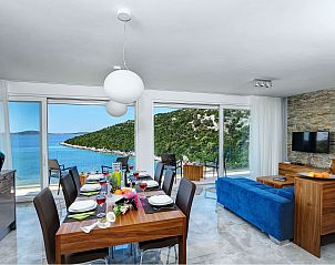 Guest house 1032017 - Apartment Dalmatia - Appartement Villa by the Sea