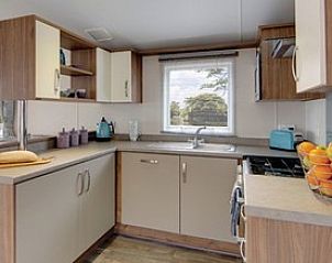 Moderne keuken in chaletmiddelkerke, stacaravan in Middelkerke aan de Belgische kust.