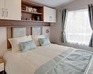 Comfortabele slaapkamer in chaletmiddelkerke, stacaravan aan de Belgische kust in Middelkerke.