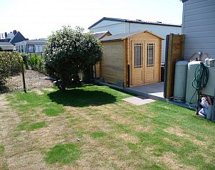 Groene tuin bij chaletmiddelkerke, stacaravan in Middelkerke aan de Belgische kust.