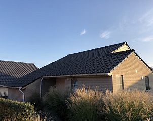 Vakantiehuis Zee en Polder in Westende, Belgische kust, met moderne architectuur en omringd door groene natuur.