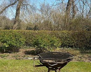 Barbecueplek in de tuin van Duinpaviljoen vakantiehuis in Koksijde, Belgische kust.