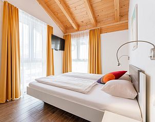 Lichte slaapkamer in het vakantiehuis Emma Top 4, Dienten, Salzburg, met moderne accenten en comfortabele sfeer.