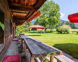 Ervaar de serene omgeving van Alpin Hideaway L in Wrgl, Tirol, met een uitnodigend terras en weids uitzicht.