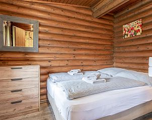 Sfeervolle binnenruimte van chalet im Brixental II, Wrgl, Tirol, met knusse houten afwerking.