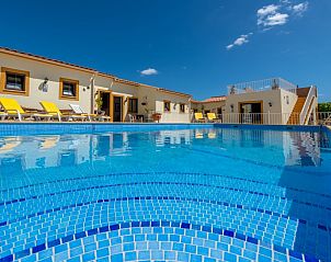 Ontspan bij het zwembad van Casa dos Ninos Bed en breakfast, een heerlijke accommodatie in Albufeira, Algarve, Portugal.