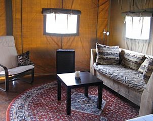Rustieke glamping lodge interieur in Casa del Mundo, gelegen in Tibi, Costa Blanca, Spanje, biedt comfortabele ontspanning.