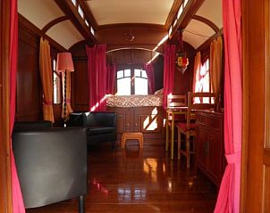 Geniet van de warme inrichting van Casa del Mundo's glamping lodge in Tibi, Costa Blanca, voor een onvergetelijke ervaring.