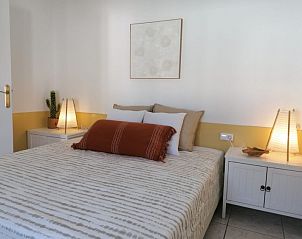 Rustgevende slaapkamer in Casa Almendros, vakantiehuis Benissa, Costa Blanca, met knusse decoratie en serene ambiance.