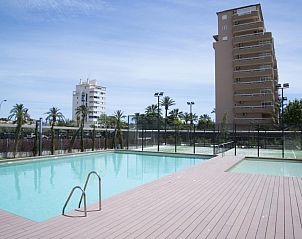 El Mirador de Calpe appartement in Calpe, Costa Blanca, beschikt over een verfrissend zwembad met uitzicht op de stad en natuur.