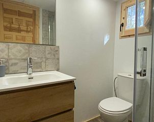 Badkamer van Casa del Jabali - cabaa l'oliva, een vakantiehuis in Tivissa, Costa Dorada, Spanje. Luxe voorzieningen en eigentijdse stijl.