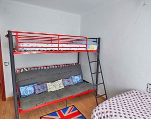 Slaapruimte met stapelbed in vakantiehuis Playa de Alcdia, Mallorca, perfect voor een familievakantie.