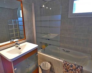 Comfortabele badkamer in vakantieaccommodatie Playa de Alcdia, Mallorca, Spanje.