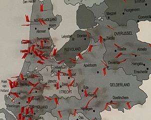 Wandkaart in Vakantiehuis in Beilen, Midden Drenthe met rode markeringen.