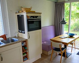 Knusse keukenhoek in Huisje in Nieuw Balinge, vakantiehuis in de natuur van Midden Drenthe.