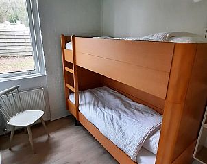 Slaapkamer met stapelbed in Huisje in Nieuw Balinge, ideaal vakantiehuis voor gezinnen in Drenthe.