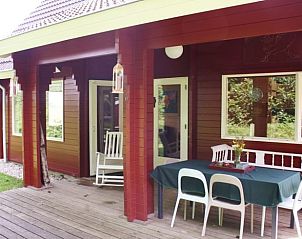 Overdekt terras bij Vakantiehuisje in Nieuw Balinge, Midden Drenthe, ideaal voor buiten dineren.