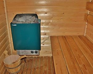 Ruime badkamer in Vakantiehuisje in Nieuw Balinge, Midden Drenthe, met moderne voorzieningen.