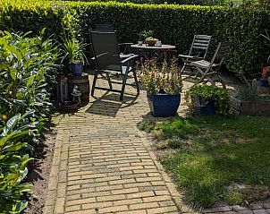 Knus terras bij Vakantiehuisje in Wezup, perfect voor een kopje koffie in Drenthe.