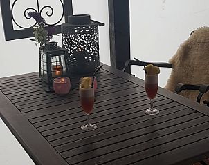 Intiem terras met kaarslicht in Vakantiehuisje in Dieverbrug, Zuidwest Drenthe.