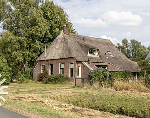 Prachtig vakantiehuis DG345 in Hoogeveen, Zuidwest Drenthe, met traditionele rieten dakbedekking.