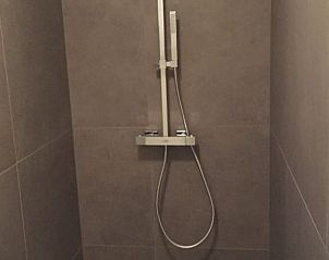 Huisje in Paesens, luxe inloopdouche in het Friese vakantiehuis.