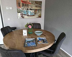 Luchtfoto van jachthaven en omgeving van vakantiehuis FR094 in Friesland