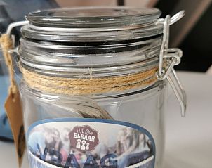 Detail van decoratief element in Huisje in Kootstertille, vakantiehuis in Friesland, met creatieve en persoonlijke touch.